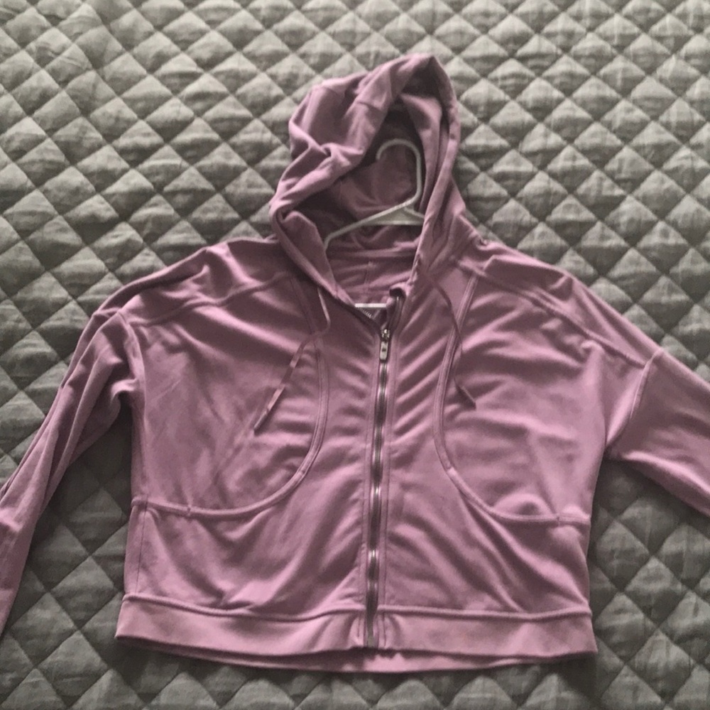 LULULEMON cropped sweatshirt